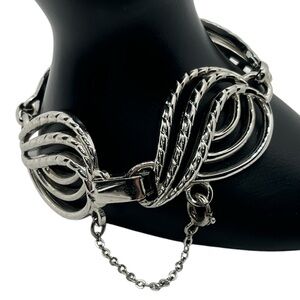 Barclay signed vintage silver tone unique link chain statement bracelet